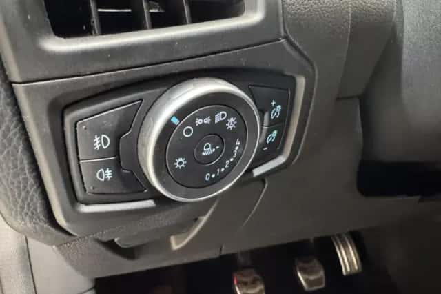 Ford Focus (2015) thumbnail 21