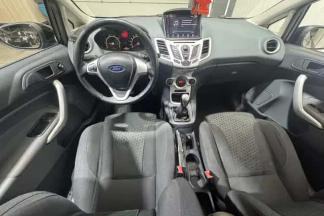 Ford Fiesta (2009) thumbnail 11