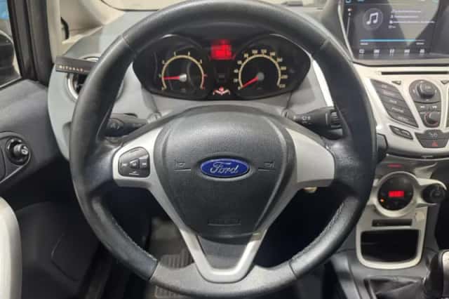 Ford Fiesta (2009) thumbnail 12
