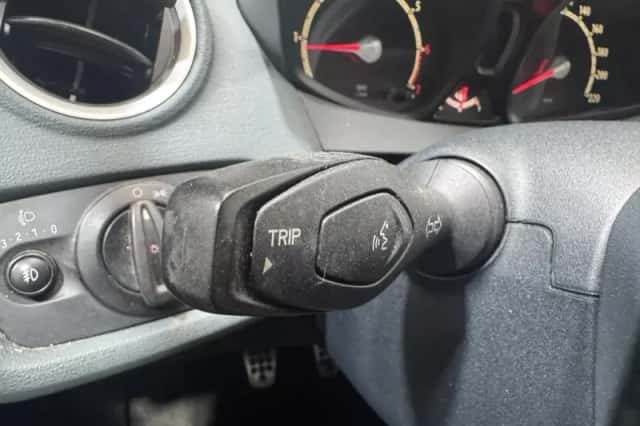 Ford Fiesta (2009) thumbnail 13
