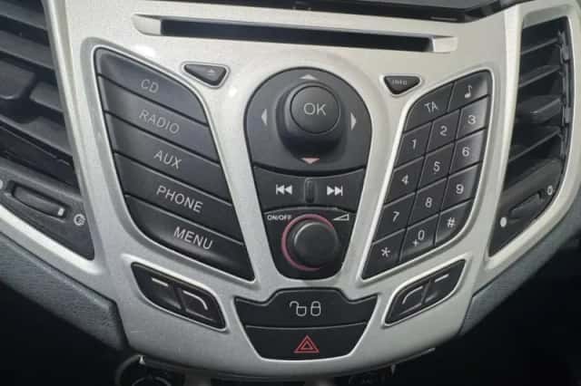 Ford Fiesta (2009) thumbnail 18