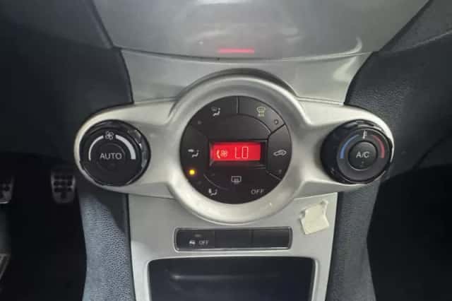 Ford Fiesta (2009) thumbnail 19
