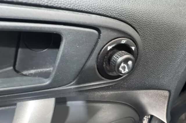 Ford Fiesta (2009) thumbnail 23