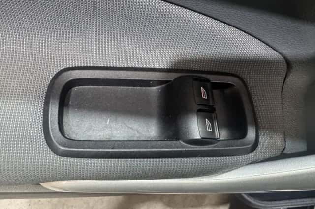 Ford Fiesta (2009) thumbnail 24