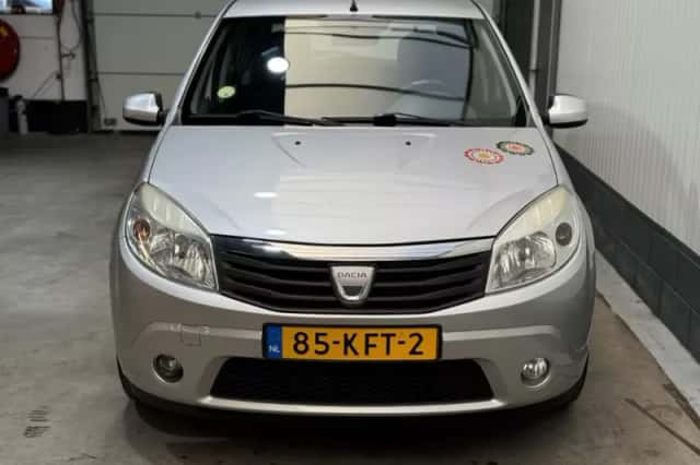 Dacia Sandero (2009) thumbnail 2