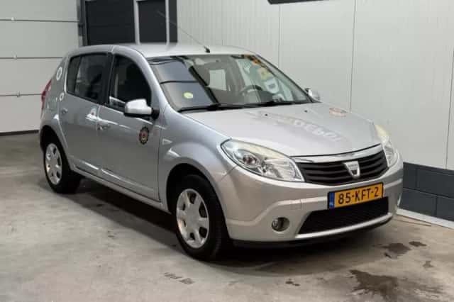 Dacia Sandero (2009) thumbnail 3