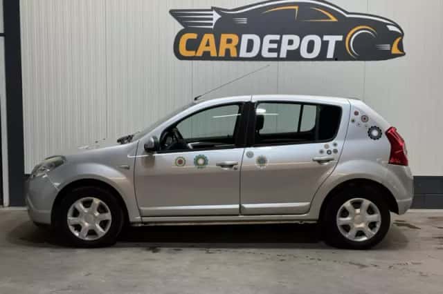 Dacia Sandero (2009) thumbnail 8