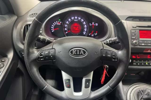 Kia Sportage (2010) thumbnail 12