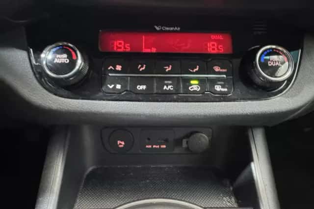 Kia Sportage (2010) thumbnail 20