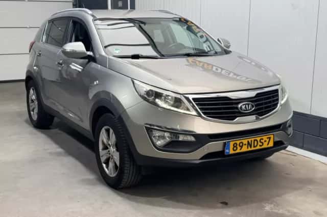 Kia Sportage (2010) thumbnail 3