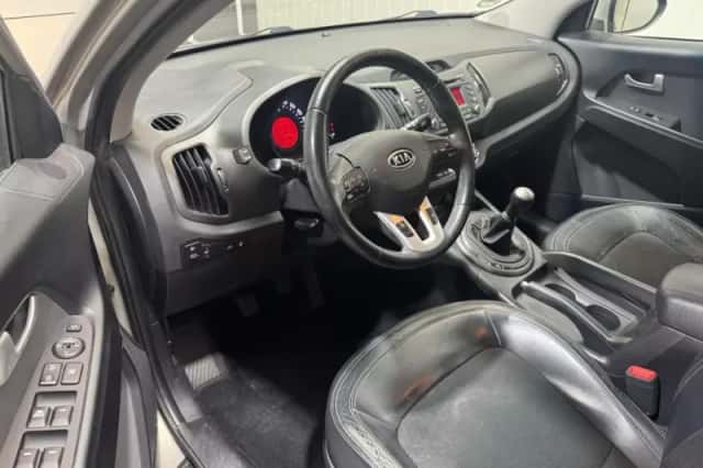Kia Sportage (2010) thumbnail 10