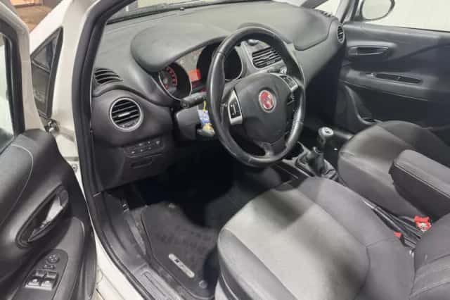 Fiat Punto (2014) thumbnail 10