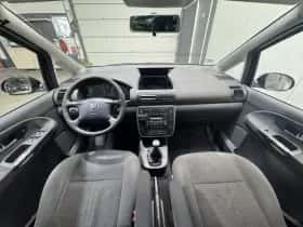 SEAT Alhambra (2010) thumbnail 10