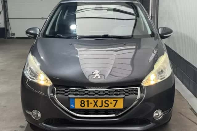 Peugeot 208 (2012) thumbnail 2