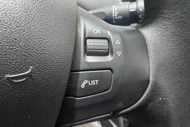 Peugeot 208 (2012) thumbnail 15