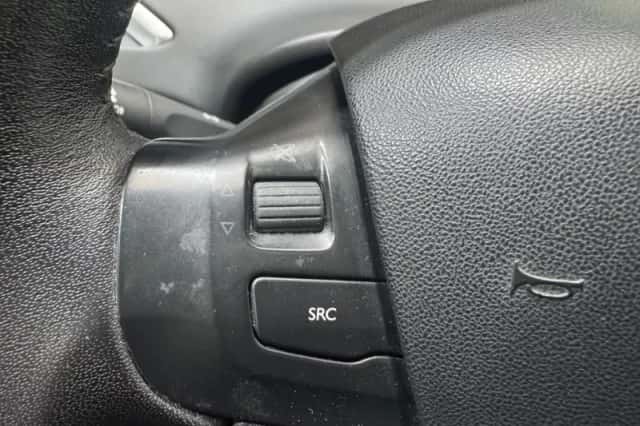 Peugeot 208 (2012) thumbnail 16