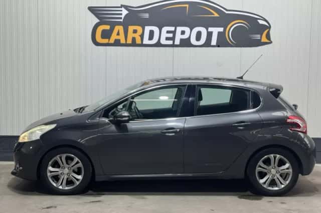 Peugeot 208 (2012) thumbnail 8