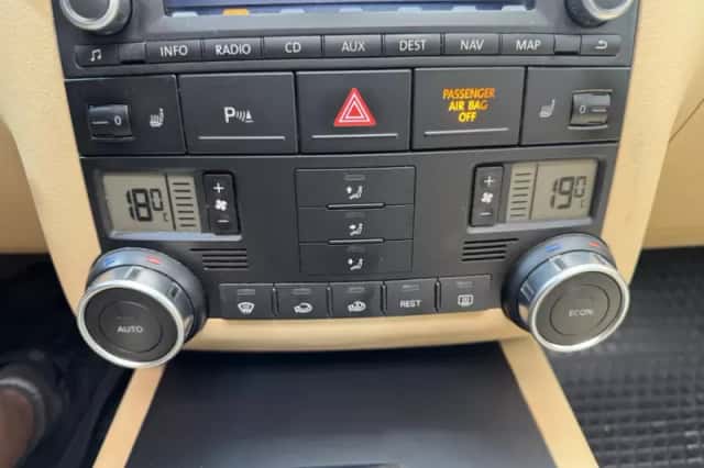Volkswagen Touareg (2006) thumbnail 16
