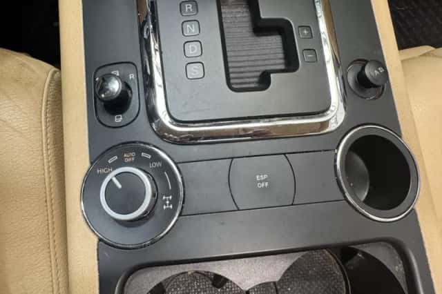 Volkswagen Touareg (2006) thumbnail 19