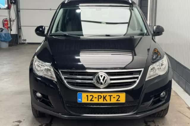 Volkswagen Tiguan (2011) thumbnail 2