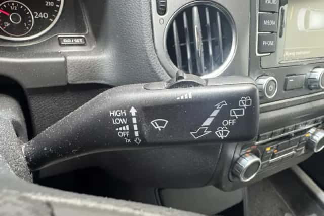 Volkswagen Tiguan (2011) thumbnail 20