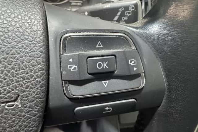 Volkswagen Tiguan (2011) thumbnail 21