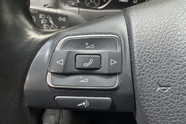 Volkswagen Tiguan (2011) thumbnail 22