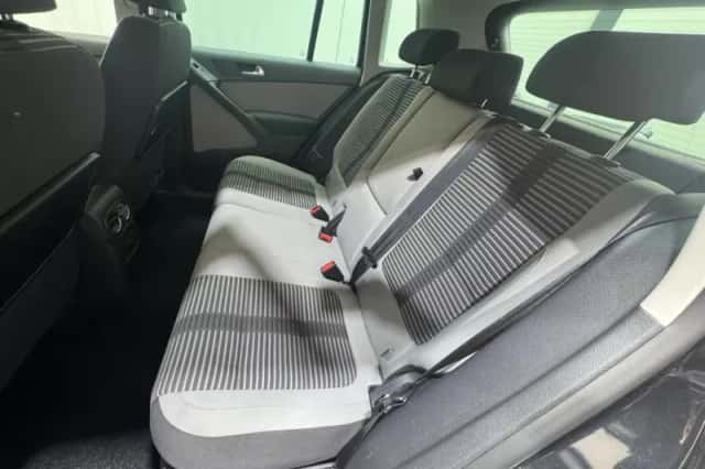 Volkswagen Tiguan (2011) thumbnail 23
