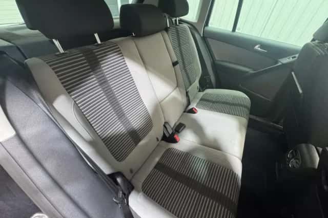 Volkswagen Tiguan (2011) thumbnail 25