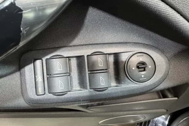 Ford C-Max (2007) thumbnail 22