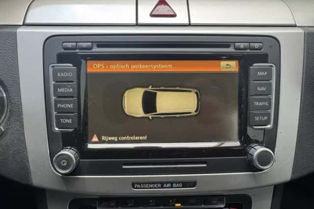 Volkswagen Passat (2010) thumbnail 13