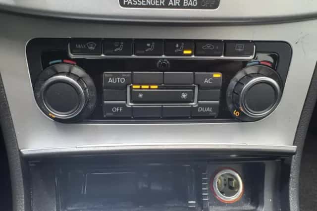 Volkswagen Passat (2010) thumbnail 20