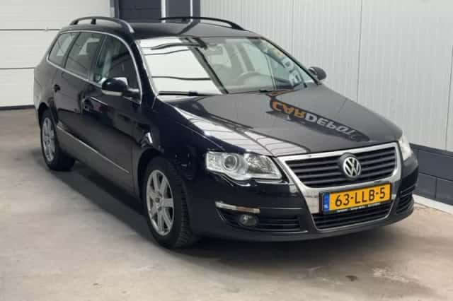 Volkswagen Passat (2010) thumbnail 3