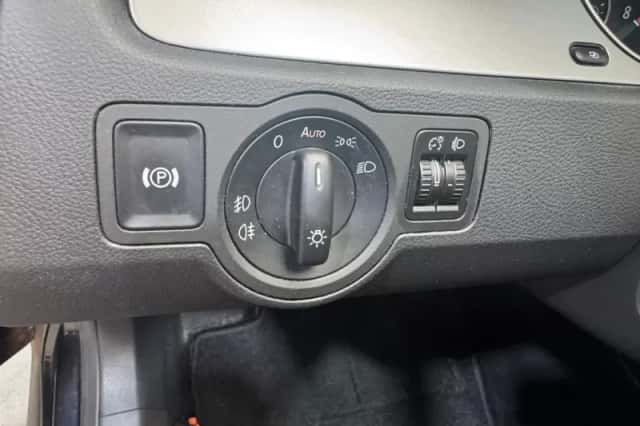 Volkswagen Passat (2010) thumbnail 24