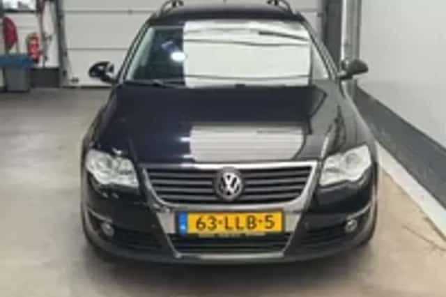 Volkswagen Passat (2010) thumbnail 32