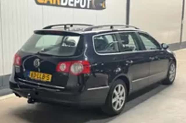 Volkswagen Passat (2010) thumbnail 35