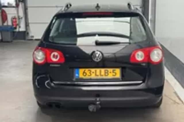 Volkswagen Passat (2010) thumbnail 36