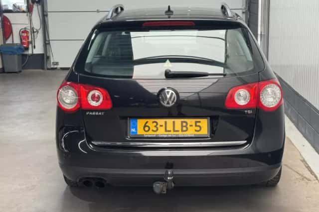 Volkswagen Passat (2010) thumbnail 6