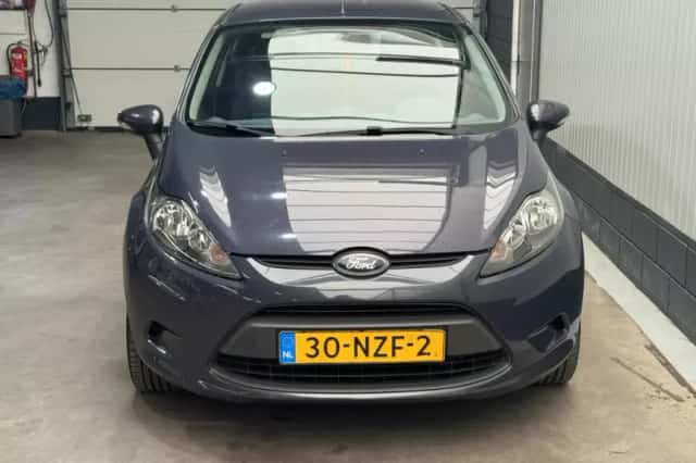 Ford Fiesta (2011) thumbnail 2