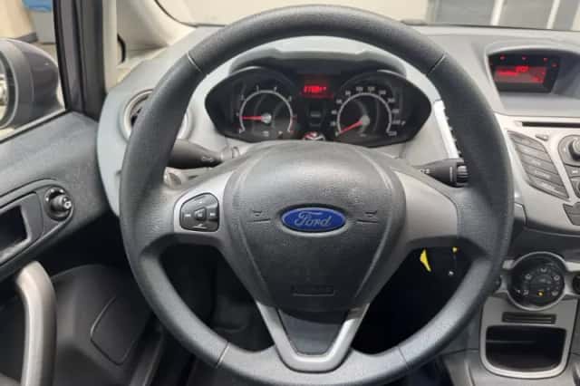 Ford Fiesta (2011) thumbnail 12