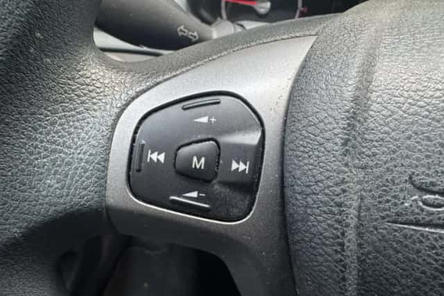 Ford Fiesta (2011) thumbnail 14