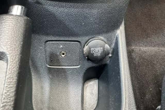 Ford Fiesta (2011) thumbnail 19