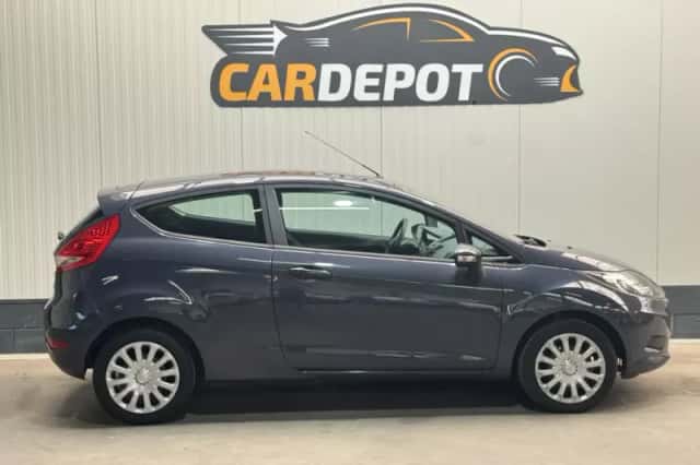 Ford Fiesta (2011) thumbnail 4