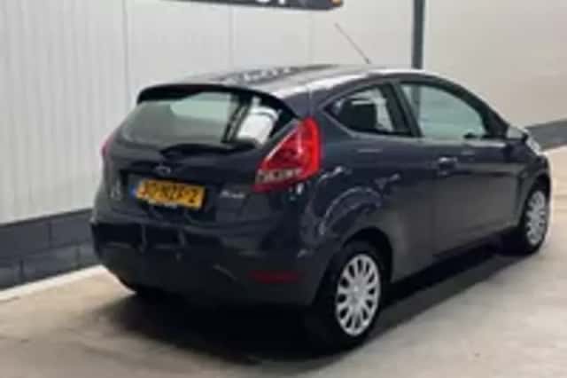 Ford Fiesta (2011) thumbnail 32