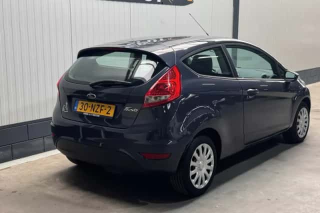 Ford Fiesta (2011) thumbnail 5