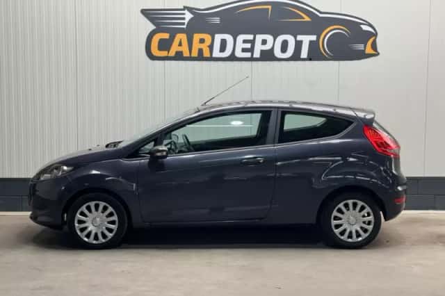 Ford Fiesta (2011) thumbnail 8