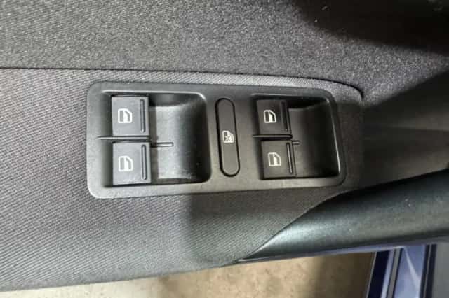 Volkswagen Polo (2009) thumbnail 22