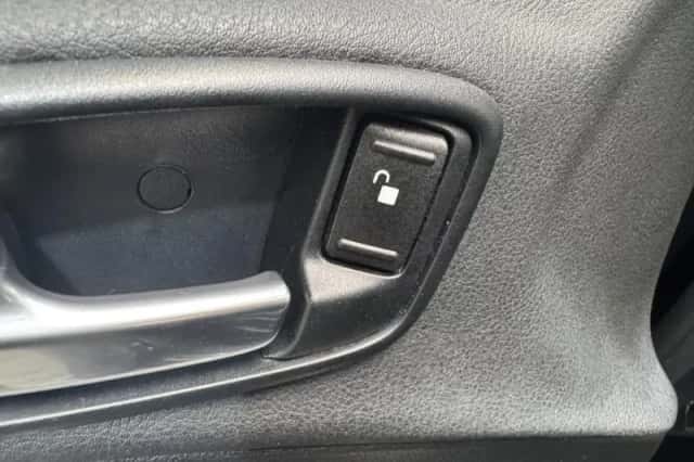 Ford S-Max (2012) thumbnail 22