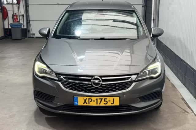 Opel Astra Sports Tourer (2019) thumbnail 2