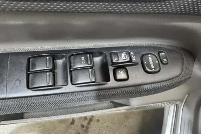 Subaru Forester (2004) thumbnail 23